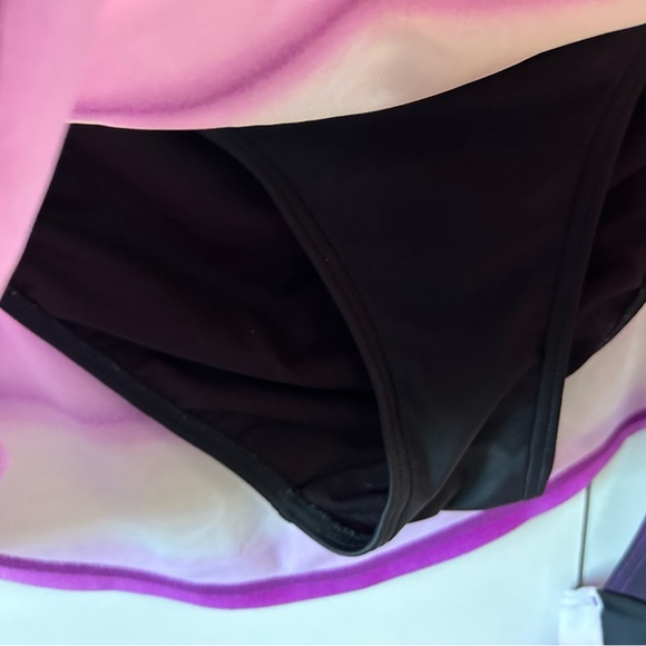 Woman bathing suit - Picture 4 of 13